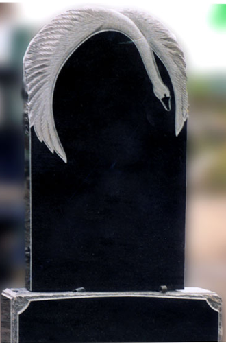 На фото круглый памятник на могилу с лебедем в СПб