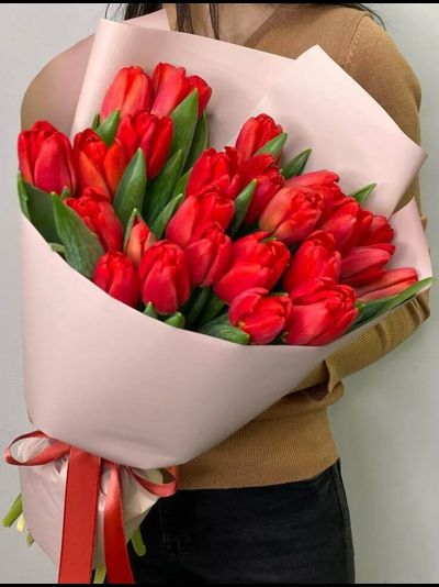 Букет из 25 красных тюльпанов
