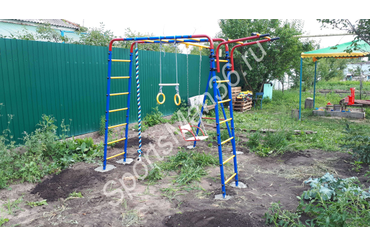 УЛИЧНЫЙ ДЕТСКИЙ СПОРТИВНЫЙ КОМПЛЕКС СЕРИИ «ЮНЫЙ АТЛЕТ»: Качели (цепной подвес, подшипниковая опора), Кольца с перекладиной, Канат трехцветный, Турник регулируемый