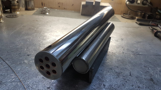 БЕЗ НОСИКА. Кожухотрубный холодильник на 2 дюйма С медными трубками. Длина 44 см.