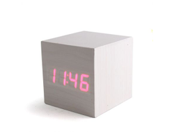 Часы-будильник Деревянный Куб белое дерево красные цифры