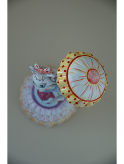 Кошка с зонтиком