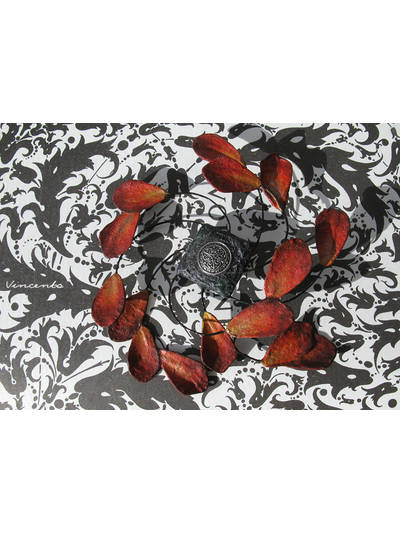 Брошь с лепестками роз "Ветроворот Вечности" из коллекции "Рейвенсвуд"