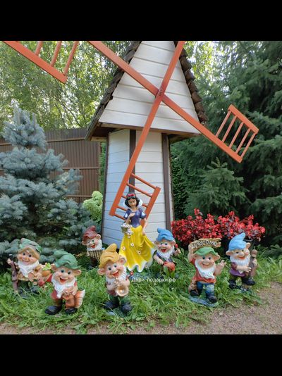 Белоснежка с цветами 71*36см  3,7кг  0,11м3  полистоун Россия 4758/012644* Не боится влаги и перепадов температур