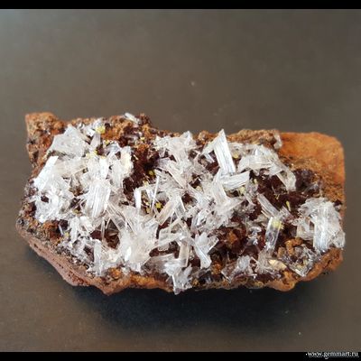 Гемиморфит, миметит (желтый), на лимоните. Мексика. 67*36*12мм