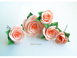 Шпильки с розовыми розами.