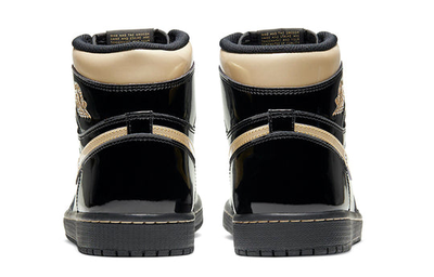 цена на мужские кроссовки Nike Air Jordan 1 Retro High OG 'Black Metallic Gold' 555088-032