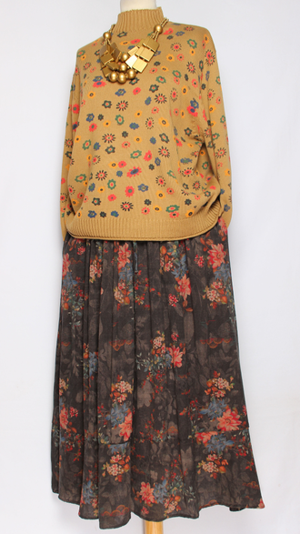 Джемпер ХЛОПОК "Редкие ромашки" мокко до р.52