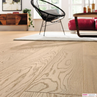 Декор паркетной доски Haro Дуб Пуро Белый Эксклюзив 531679 в интерьере детально