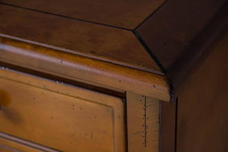 Тумба прикроватная с 2 ящиками на высоких ножках.