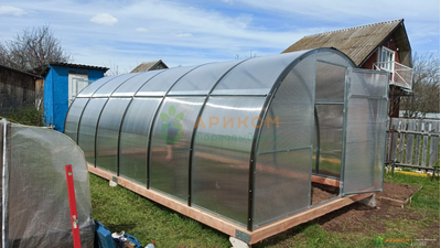 Теплица "РАЗДВИЖНАЯ" с открывающейся крышей (оцинкованный каркас 20х40 мм, шаг дуги 1 метр)