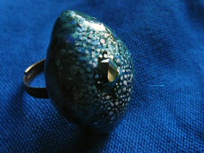 Морское кольцо "Капля Крыма" с салатовым кристаллом