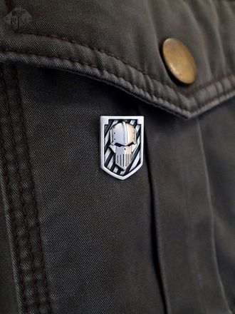 &quot;Железные воины&quot; на щите (Iron Warriors) /значок/