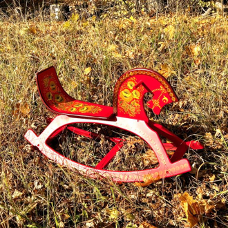 Лошадка качалка детская с ручной авторской росписью красный фон