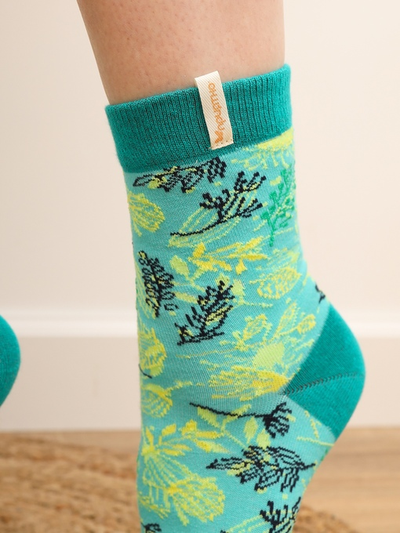 Приятно "Листья на зелёном"