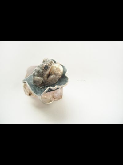 &quot;Мглистая лягушка&quot;, необычное кольцо с речным жемчугом