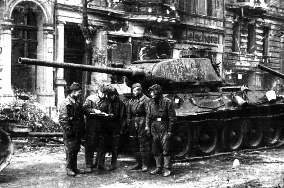 Т-34 1 гв.т.бр. 1 Гвардейская танковая бригада т-34. Т-34 В Берлине в 1945. 34 Гвардейская танковая бригада (34 гв. ТБР).