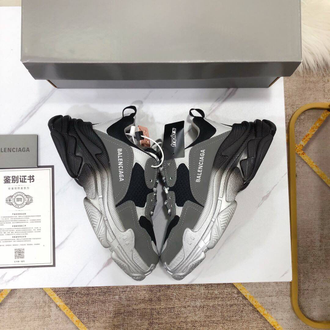 Кроссовки Balenciaga Triple S черно-белые в Красноярске