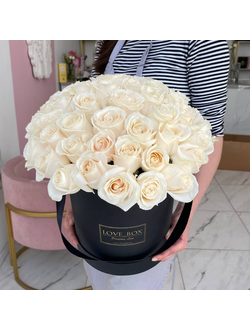Букет в шляпной коробке с белыми розами L