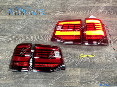 Стопы Toyota Land Cruiser 200 15-21 БЕГАЮЩИЕ красные