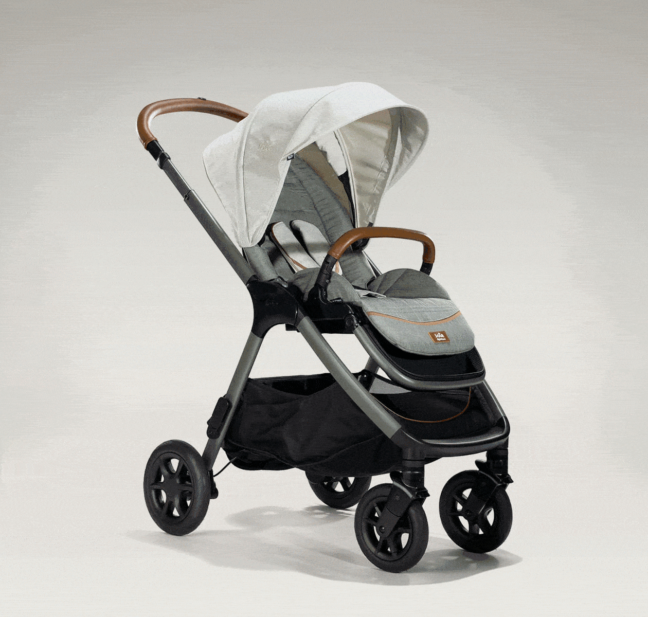 На шасси коляски Joie finiti flex signature  можно установить люльку для новорожденного малыша