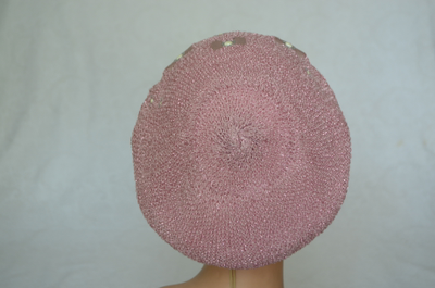 Розовый вязаный берет осень - весна фото итальянских осенних и весенних беретов