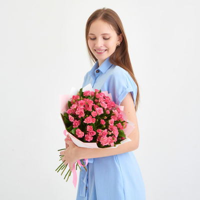 11 розовых кустовых роз