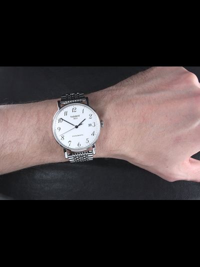 Швейцарские часы Tissot T109.407.11.032.00