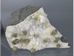 Стильбит, окенит, апофиллит (?).Индия. 65*44*25мм