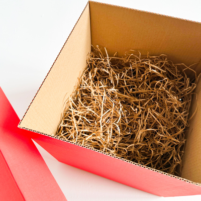 Красная подарочная коробка GILEV 30х30х30см с крышкой и наполнителем