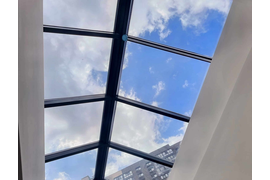 Зенитные фонари на кровле здания