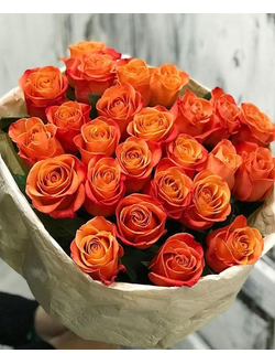 25 оранжевых роз