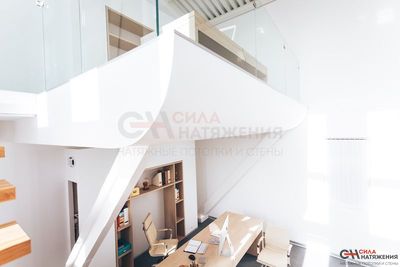 Тканевый натяжной потолок с изгибами плоскостей