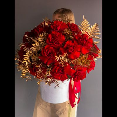 25 Красных Роз в Круглой шляпной коробке