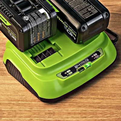 Ультрабыстрое двойное зарядное устройство Greenworks G24X2C8, 24V, 8A
