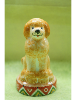 Пудель на тумбе