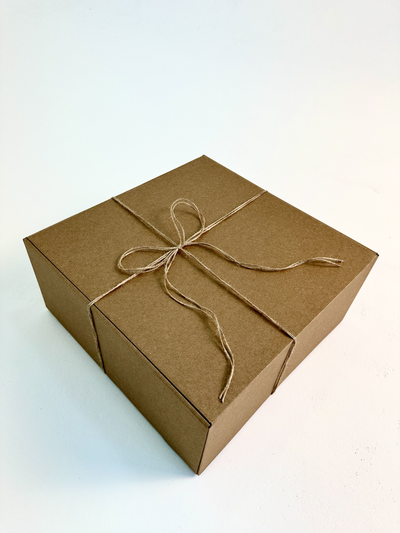 Огромная подарочная коробка GILEV 45х45х20см с наполнителем и декоративной веревкой