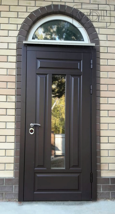 №59. Коттеджная дверь со стеклопакетом. мдф с объёмной филёнкой