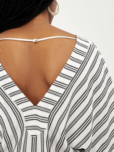 Эффектное летнее платье в полоску