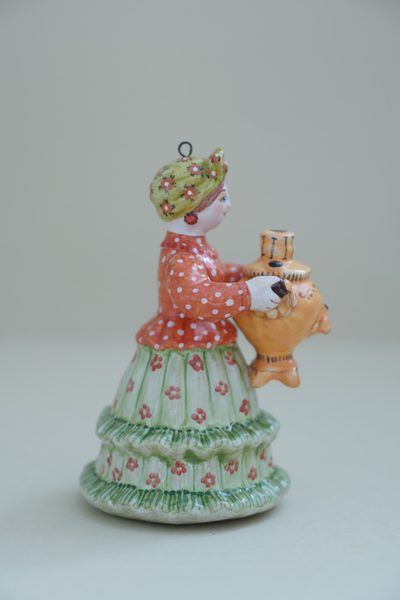 Хозяюшка с самоваром