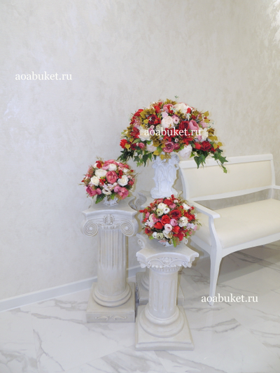 Композиция из искусственных цветов на статуэтке двух ангелочков "Бордо" № СА030