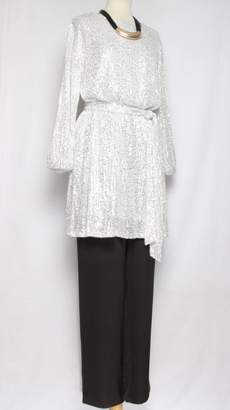 ПЛАТЬЕ-ТУНИКА НАРЯДНОЕ "РАСКЛЕШЕННОЕ ПАЙЕТКИ" белое р.46,50,52