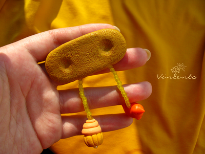 Печенюшка и Пичужка. Необычная брошь с птичкой и печенькой из термоглины