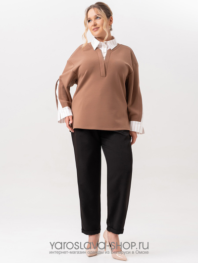 Женский трикотажный комплект: бежевый свитшот и черные брюки