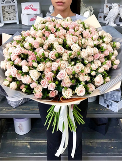 51 кустовая кремовая роза