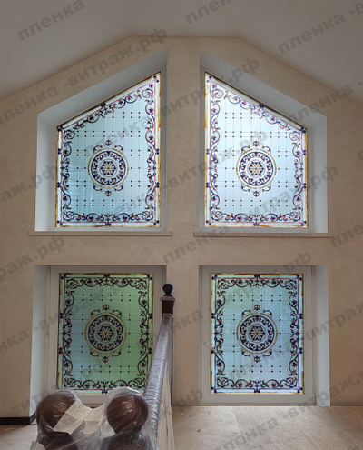 Витражная пленка, витражная пленка самоклеющаяся, пленочный витраж с классическим рисунком