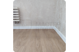 Универсальная классика: монтаж плинтуса Dollken Cubu Flex Life 60 в стандартизированном белом цвете RAL 9003 позволяет создать гармоничный интерьер в любом стиле.