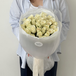 Букет из 35 белых роз