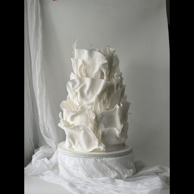 Торт трехъярусный с сахарным декором (9-12кг) (копия)