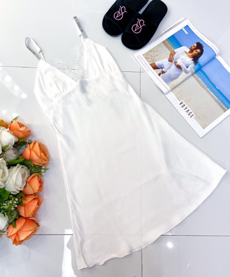Сорочка Виктория Сикрет с кружевом и стразами цвет белый 46